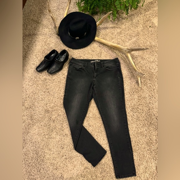 Universal Thread Jeans size 12 EUC black - Picture 1 of 5